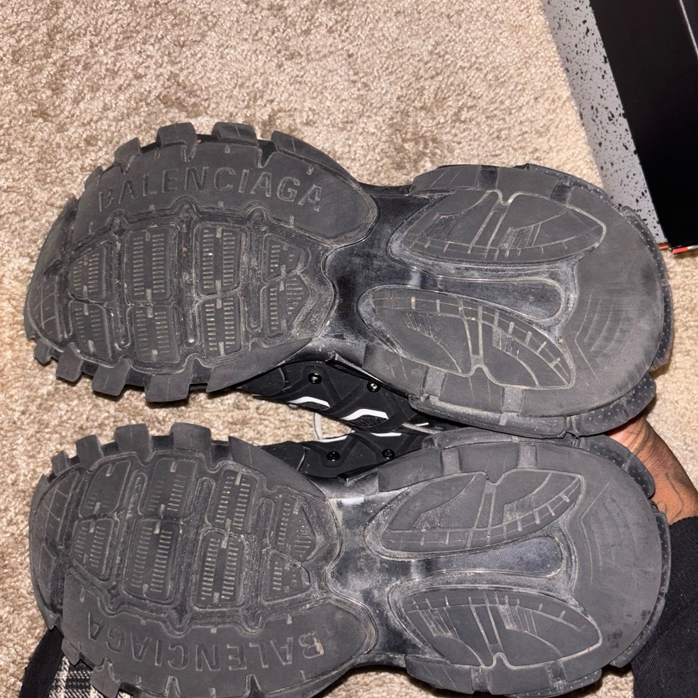 Balenciaga Black Sneakers with White Laces - Picture 3 of 7